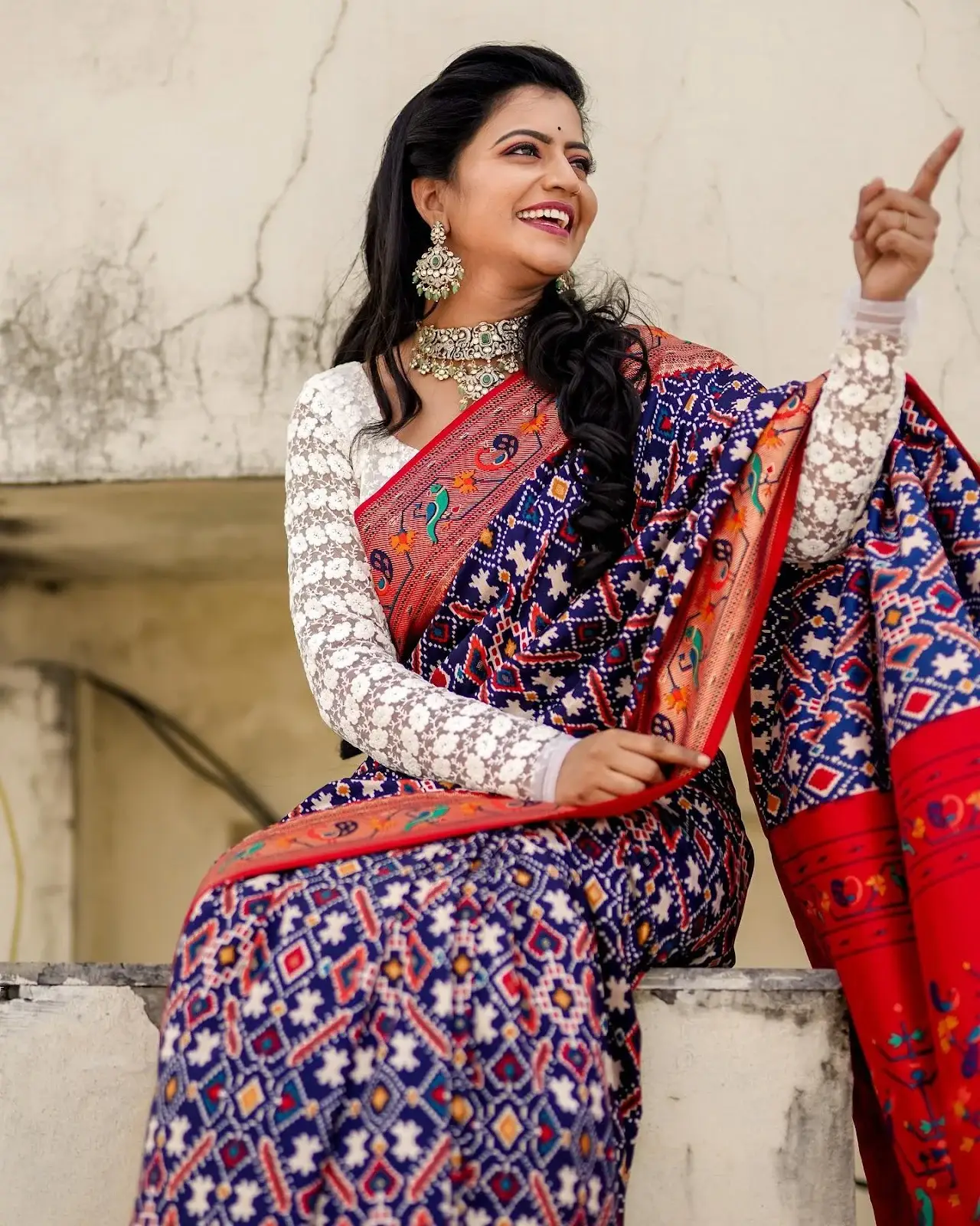 BEAUTIFUL SOUTH INDIAN TV MODEL SHIVA JYOTHI IN BLUE SAREE 7